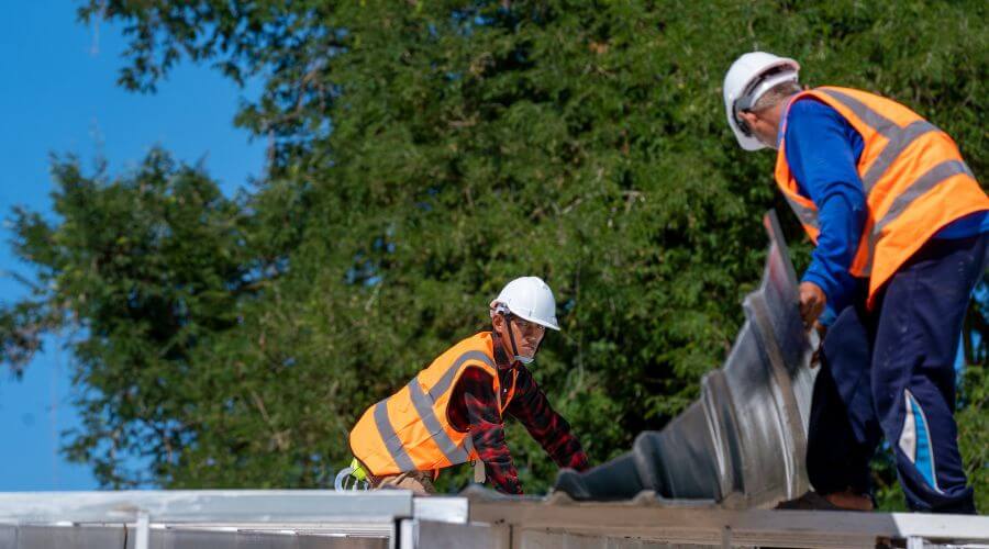 Professional gutter cleaning in Redding, IA